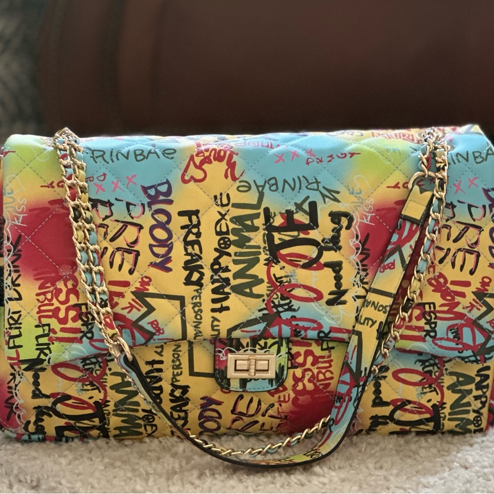 Graphic handbag/tote.